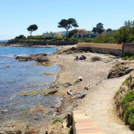 à Saint-aygulf Avec Jardin Privé