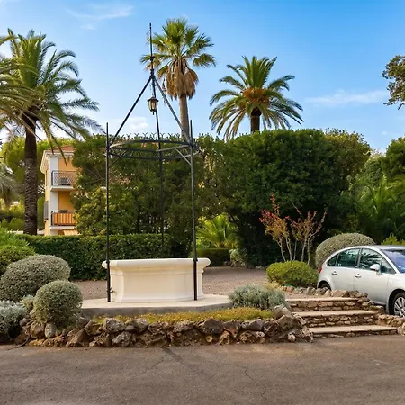 D'une A A 30 M De La Avec Jardin Clos Et Wifi * Saint Aygulf