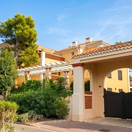D'une A A 30 M De La Avec Jardin Clos Et Wifi
