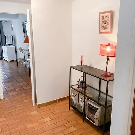 Appartement D'une A A 30 M De La Avec Jardin Clos Et Wifi